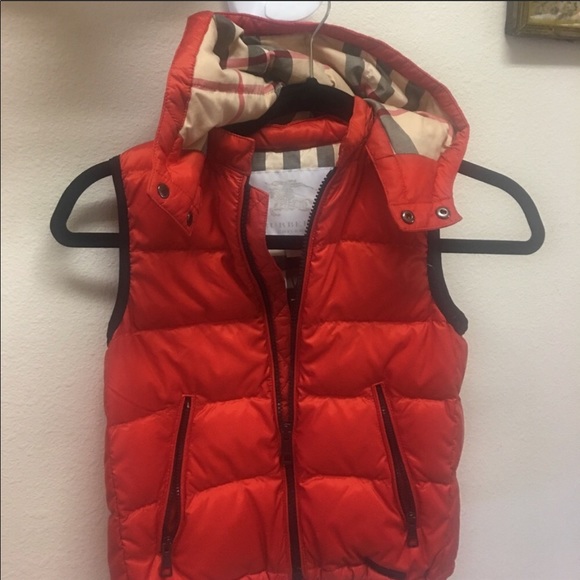 burberry kids red puffer vest - Picture 3 of 8